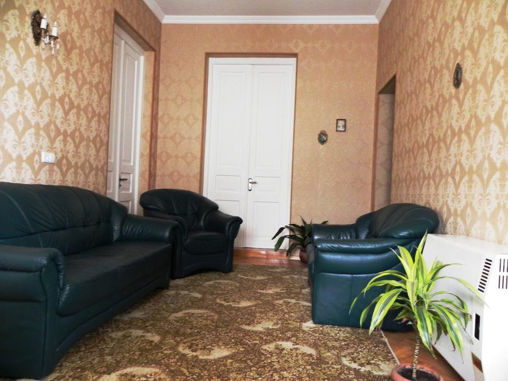 Tinikos Guest House Telavi Luaran gambar