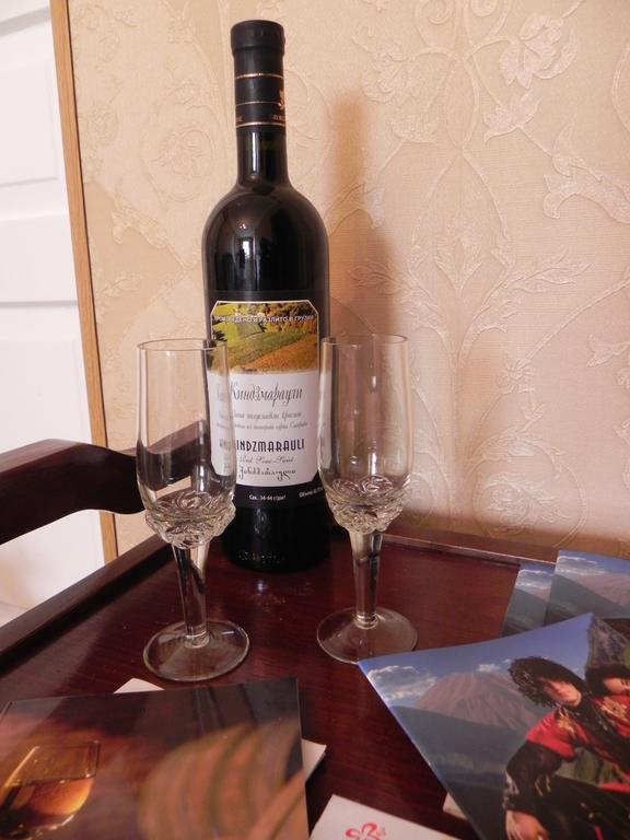 Tinikos Guest House Telavi Luaran gambar