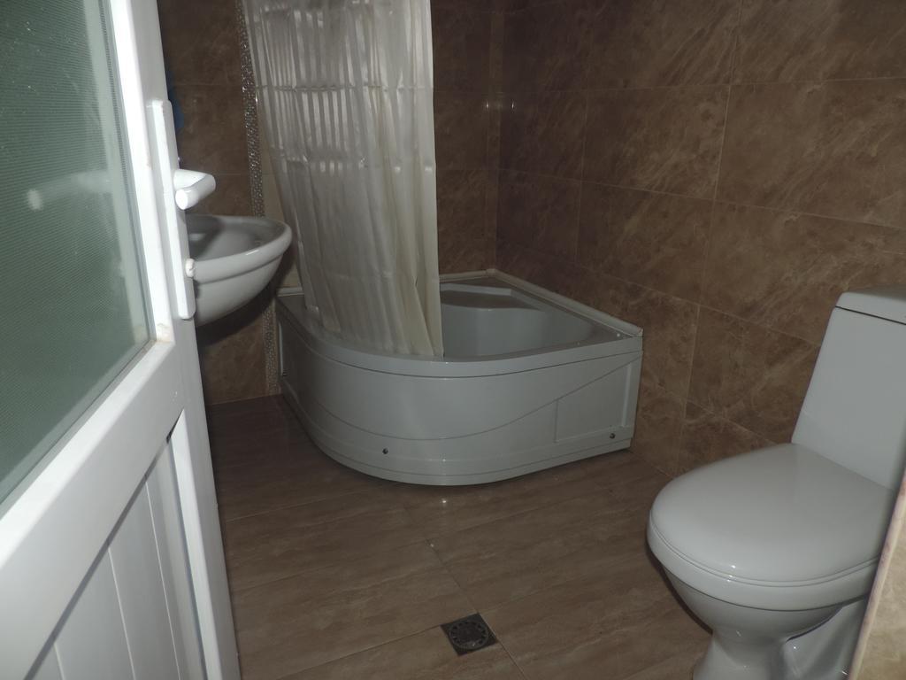 Tinikos Guest House Telavi Luaran gambar