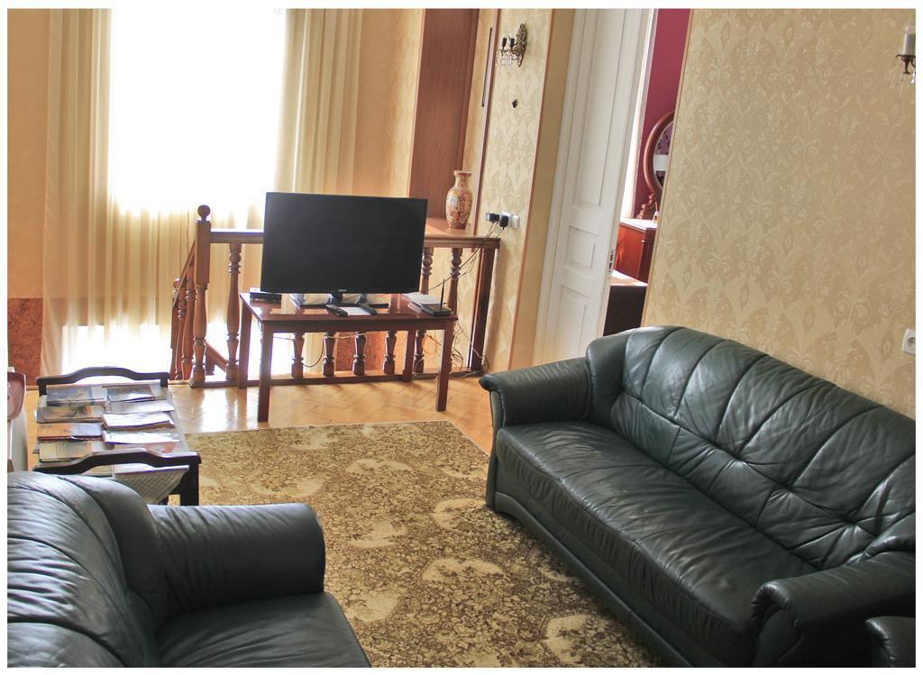 Tinikos Guest House Telavi Luaran gambar