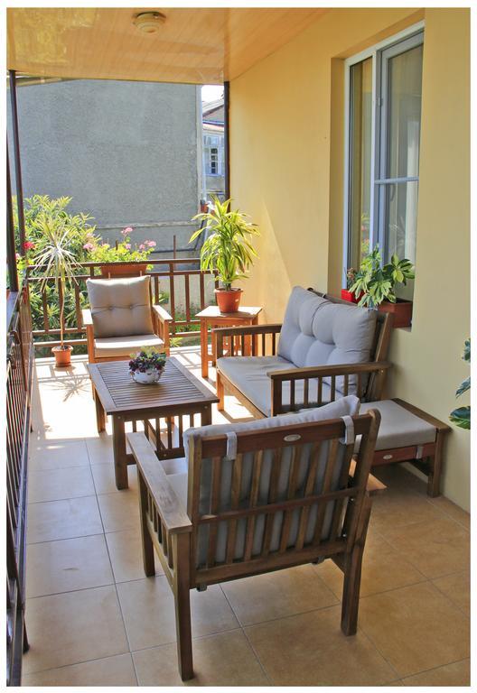 Tinikos Guest House Telavi Luaran gambar