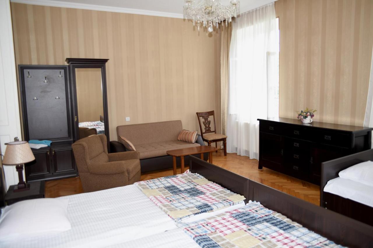 Tinikos Guest House Telavi Luaran gambar