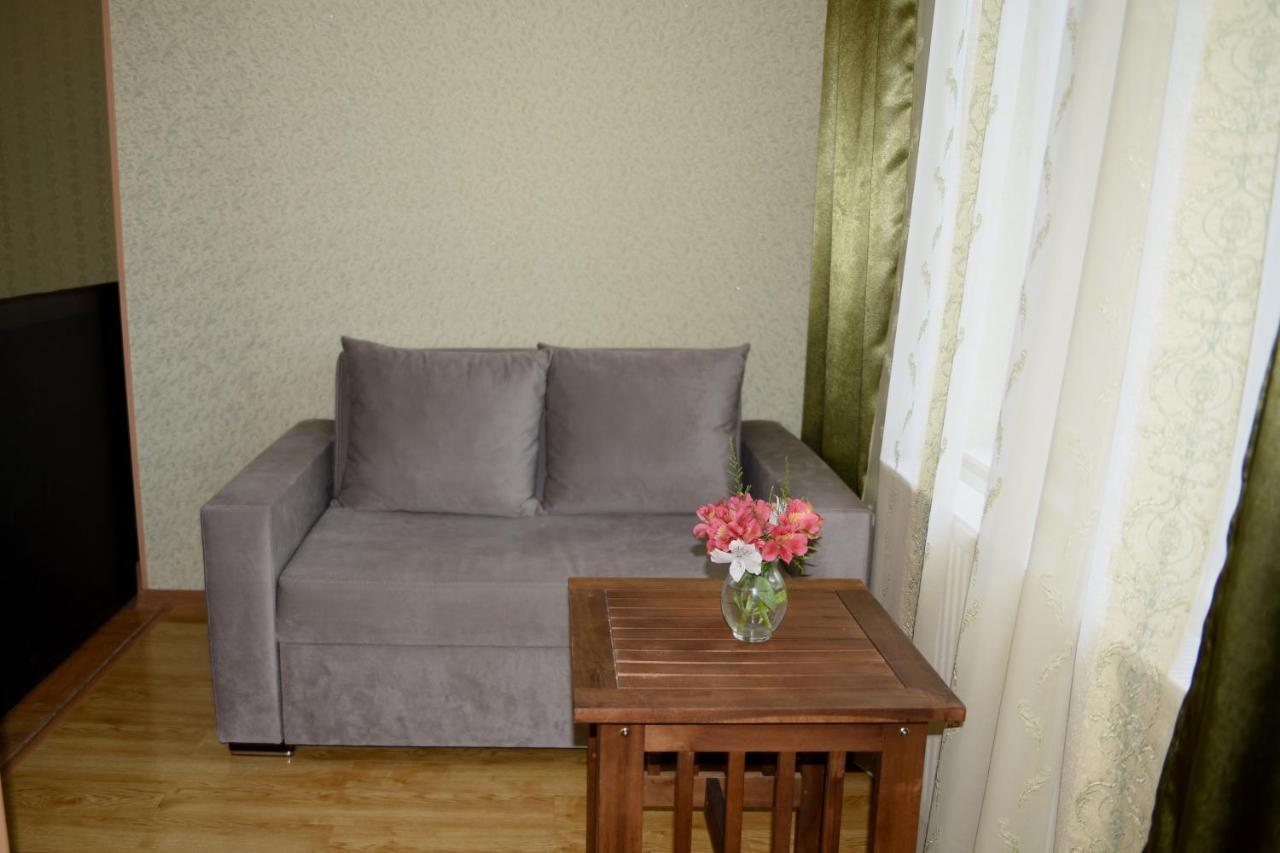 Tinikos Guest House Telavi Luaran gambar