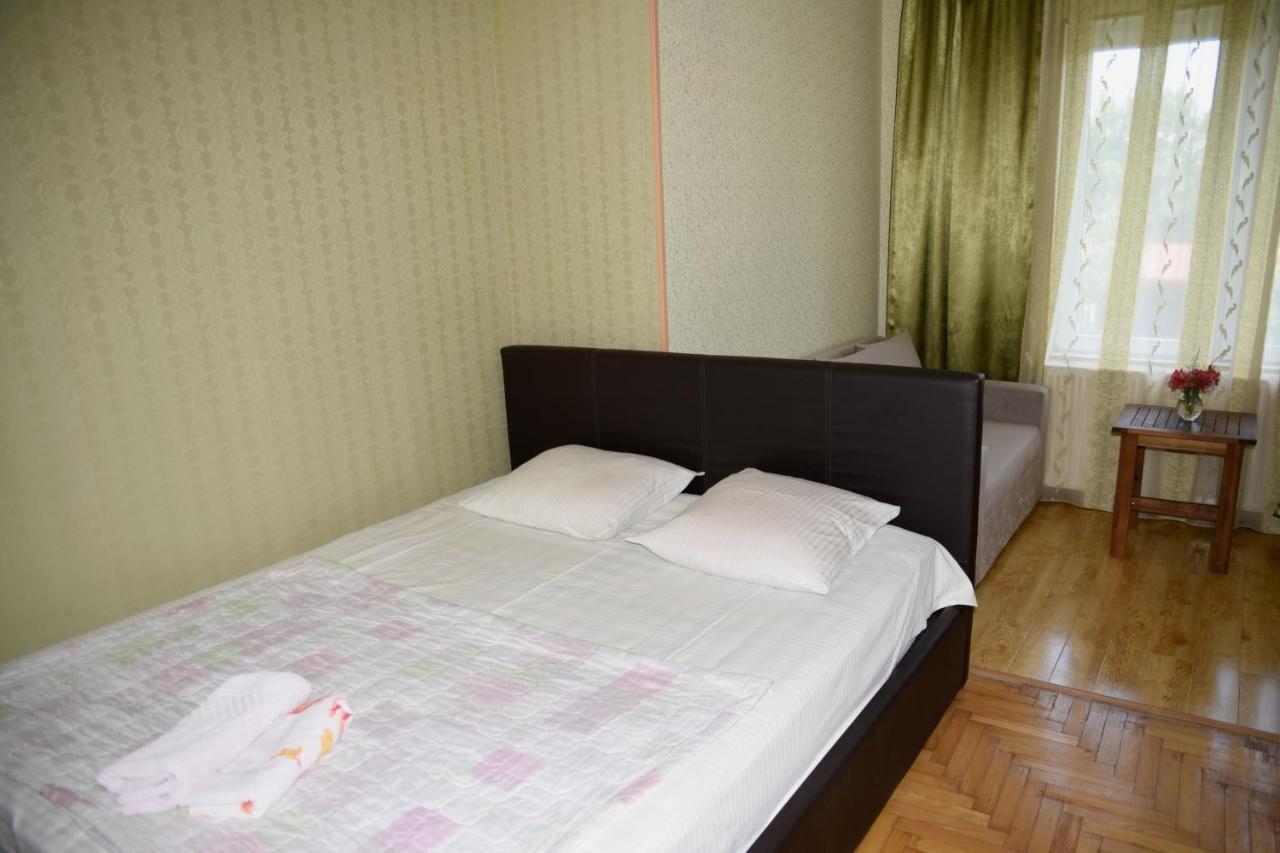 Tinikos Guest House Telavi Luaran gambar