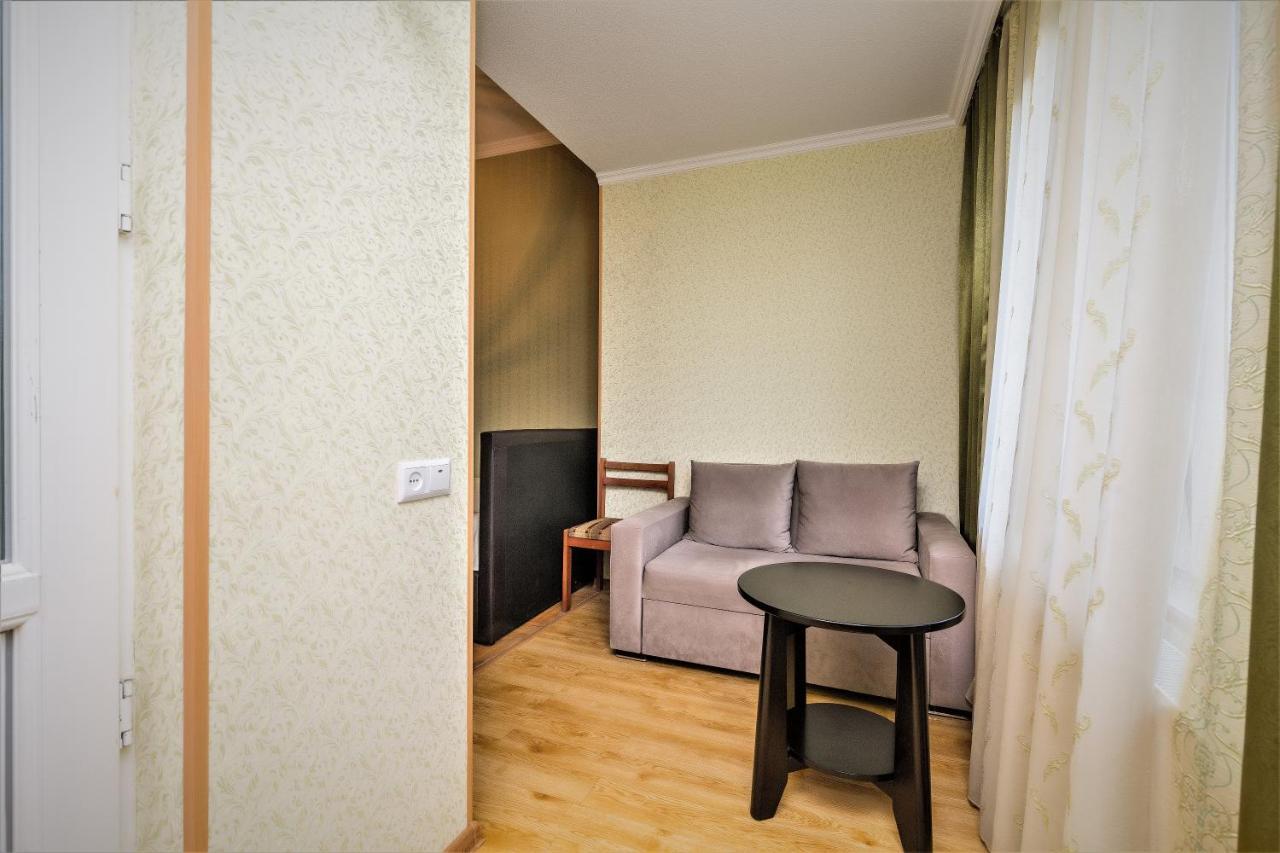 Tinikos Guest House Telavi Luaran gambar