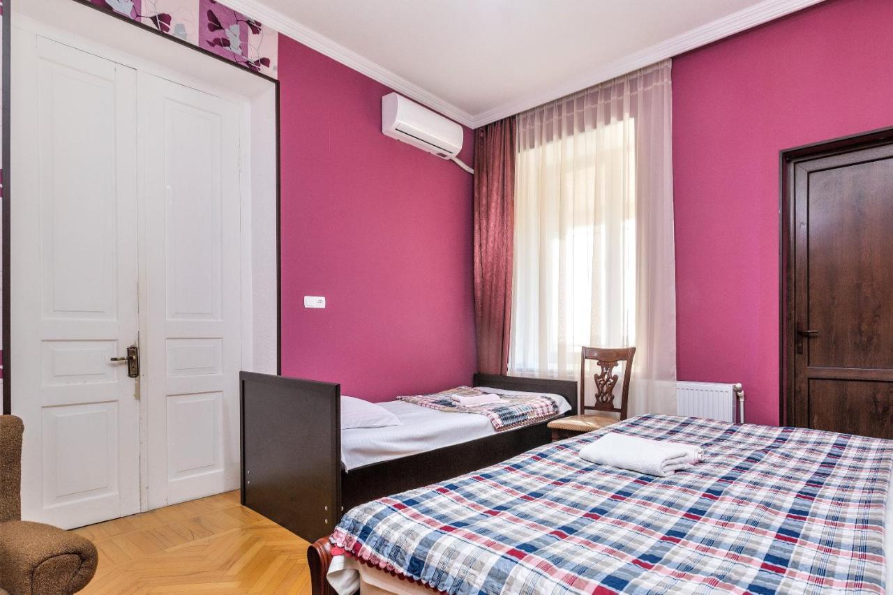 Tinikos Guest House Telavi Luaran gambar
