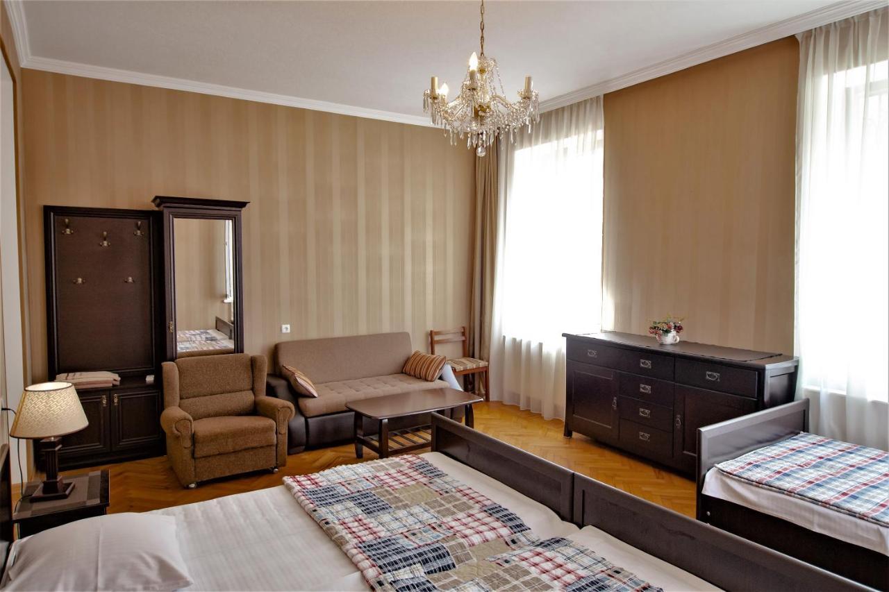 Tinikos Guest House Telavi Luaran gambar