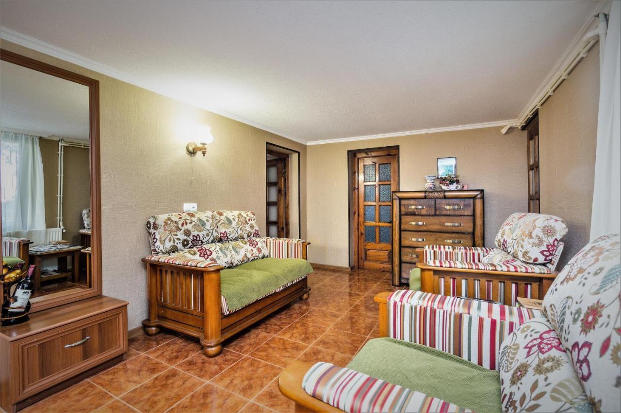 Tinikos Guest House Telavi Luaran gambar